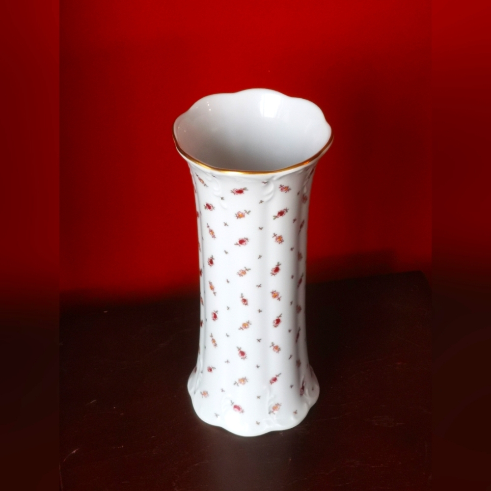 Rosenthal Classic Rose Collection Monbijou Blütenteppich Vase 8.25"